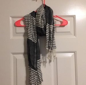 Striped scarf with fringe